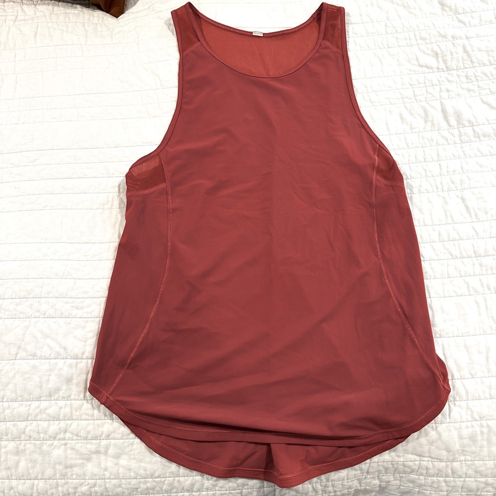 Lululemon size 6 coral colored workout top